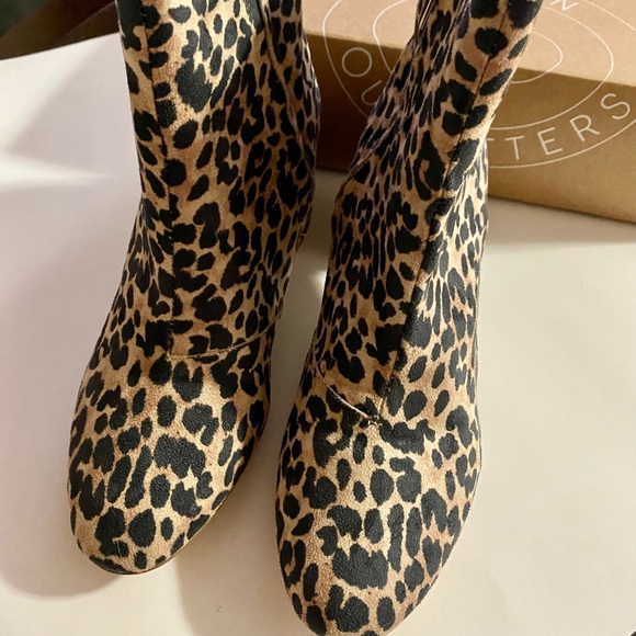 Brand New - Cheetah print booties - Urban outfitters - Picture 2 of 4